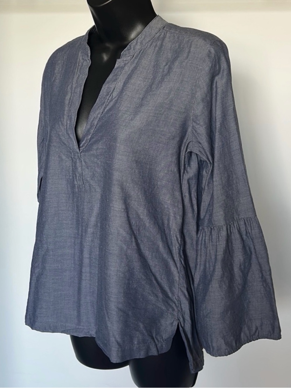 LOFT Chambray Bell Sleeve Blouse Womens XS Blue Lyocell Lightweight Top - Picture 9 of 12